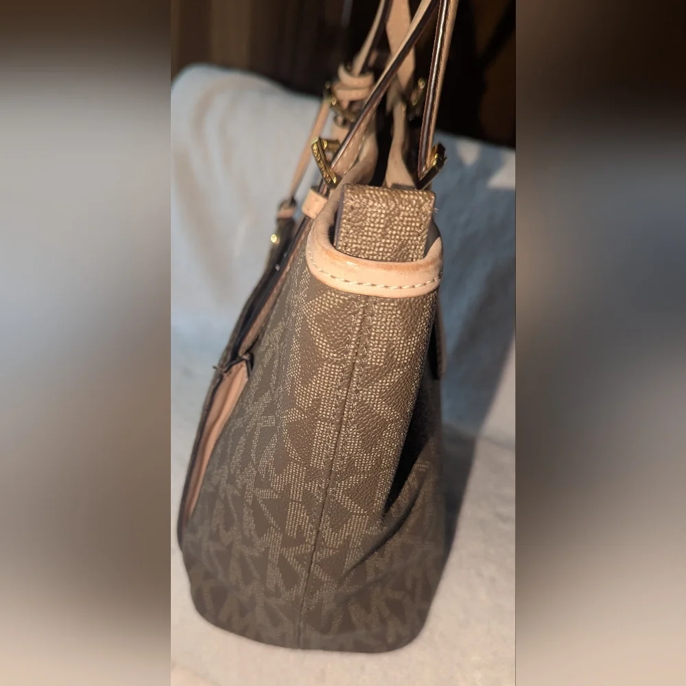 Michael Kors jet set tote bag. - Picture 6 of 15